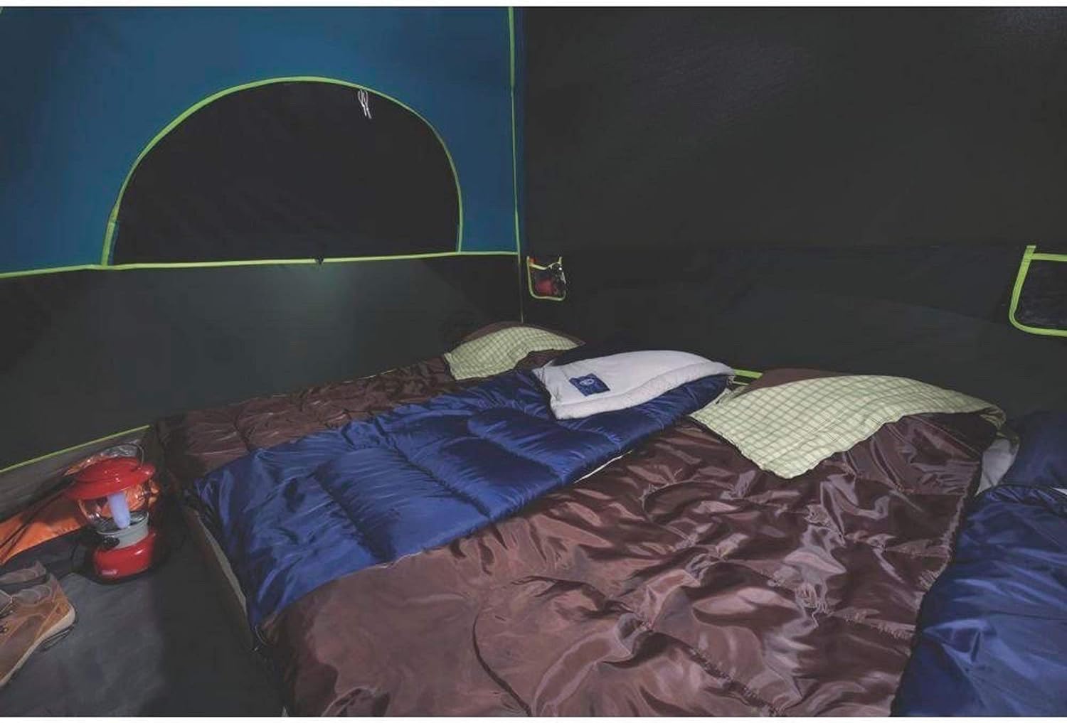 Coleman Carlsbad Dark Room Camping Tent with Screened Porch, 4/6 Person Tent Blocks 90% of Sunlight and Keeps Inside Cool, Weatherproof Tent with Easy Setup and Screened-In Porch