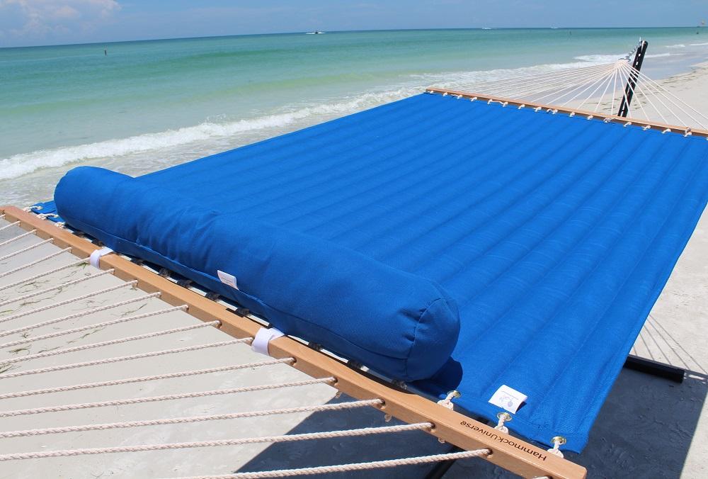 Doppelte gesteppte Olefin-Hängematte mit passendem Kissen und 3-Balken-Ständer